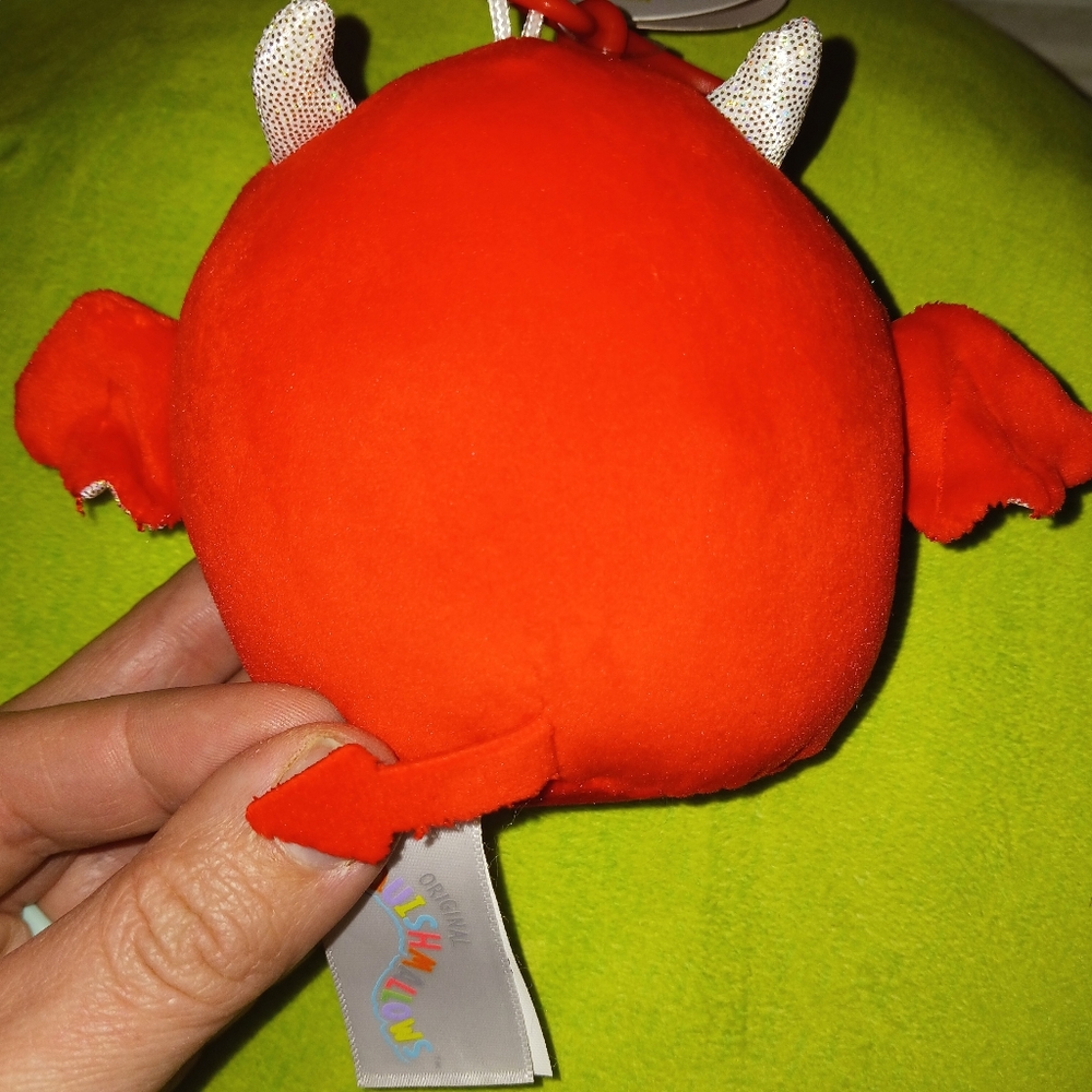 Karlie the bat 3.5" Squishmallow clip - Picture 8 of 8